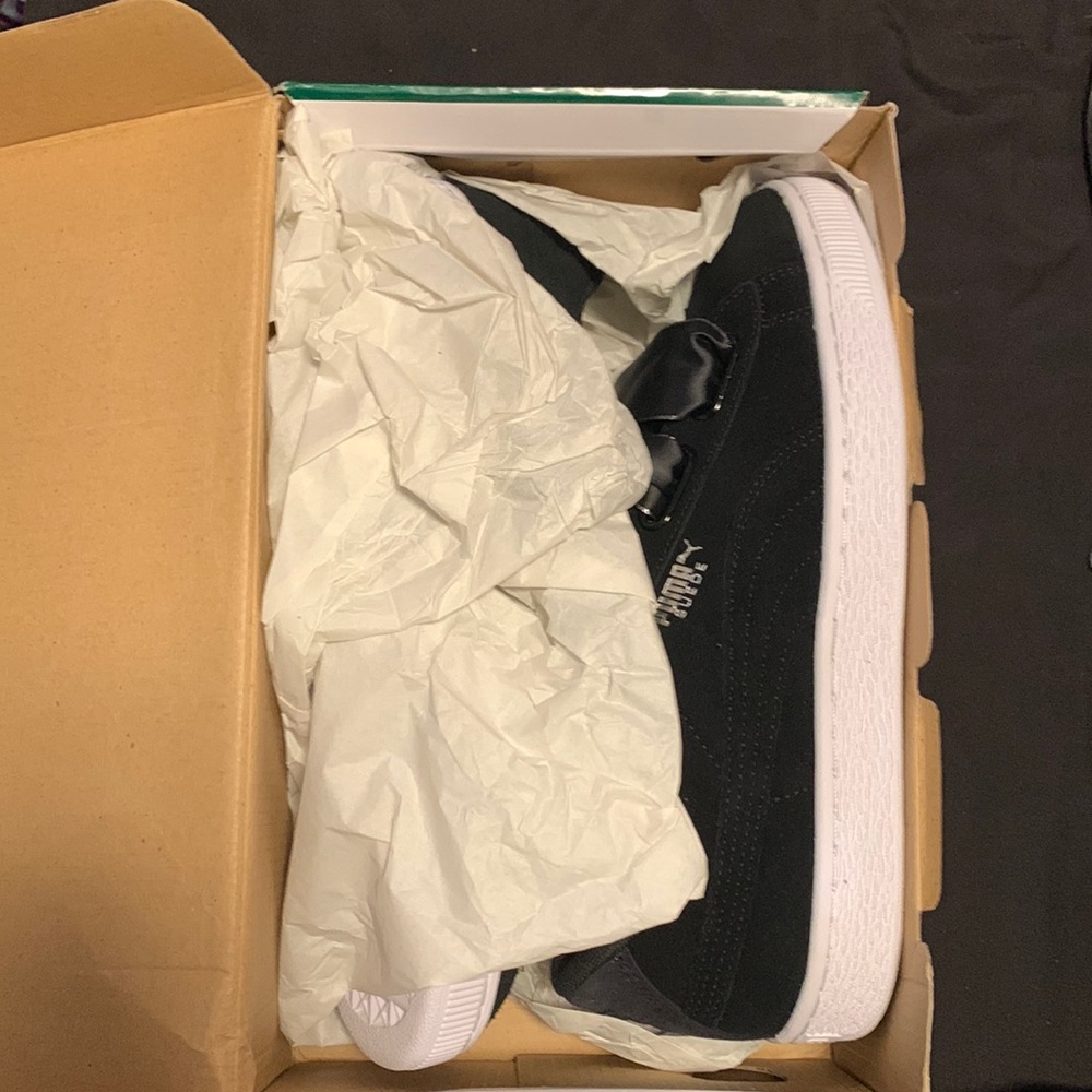 size 9 suede heart galaxy pumas